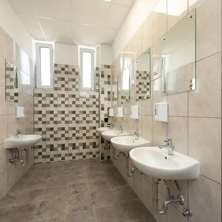 Hostel Potpican Ξενοδοχείο με διαμερίσματα